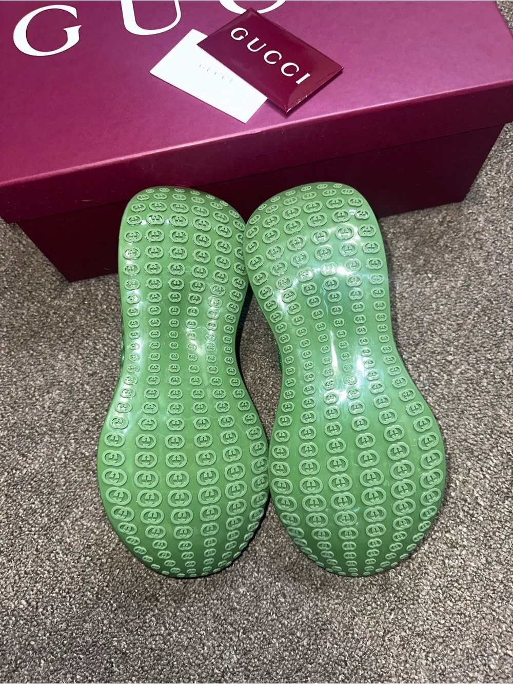 51-26 Gucci Green Lace-Up Rhyton Sneakers (Green)